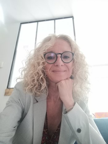 Professeur de yoga, méditation, sophrologie 